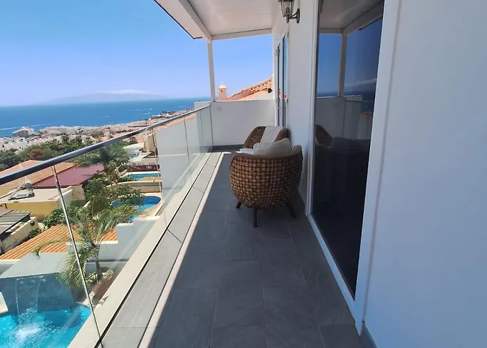 Adeje Deluxe Santa Monica מלון *