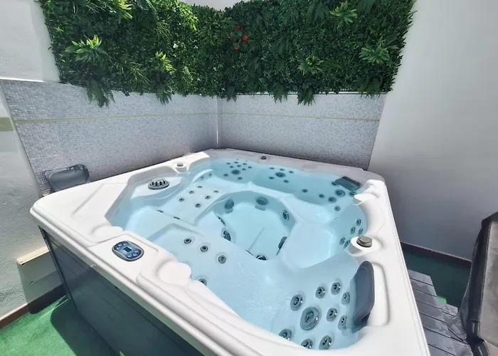 Adeje Deluxe Santa Monica מלון *