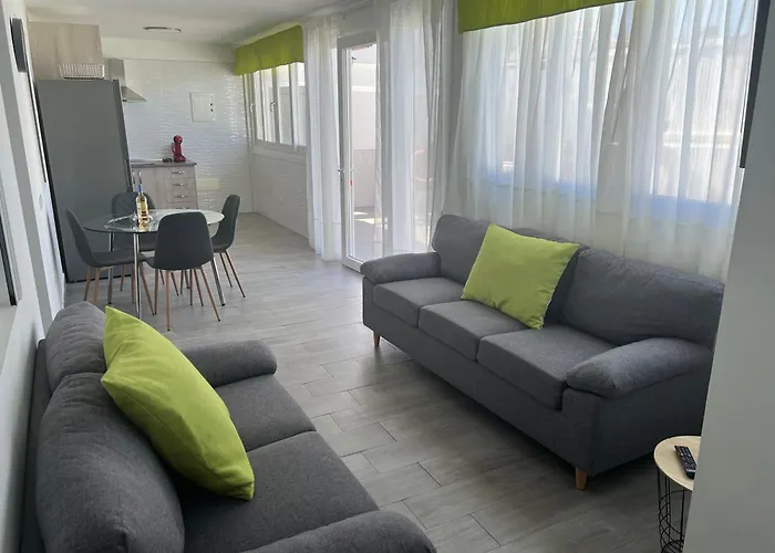 Adeje Deluxe Santa Monica מלון