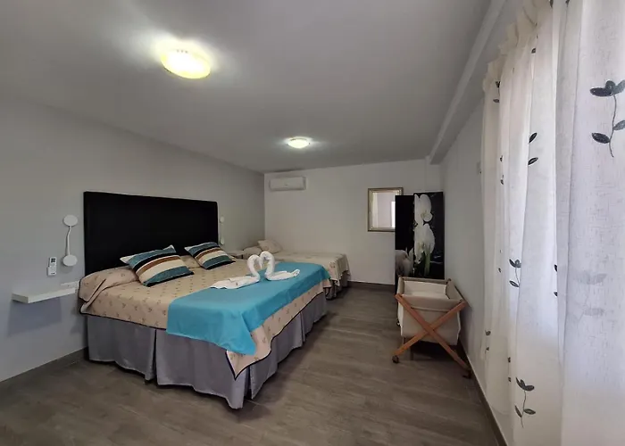 Adeje Deluxe Santa Monica מלון *